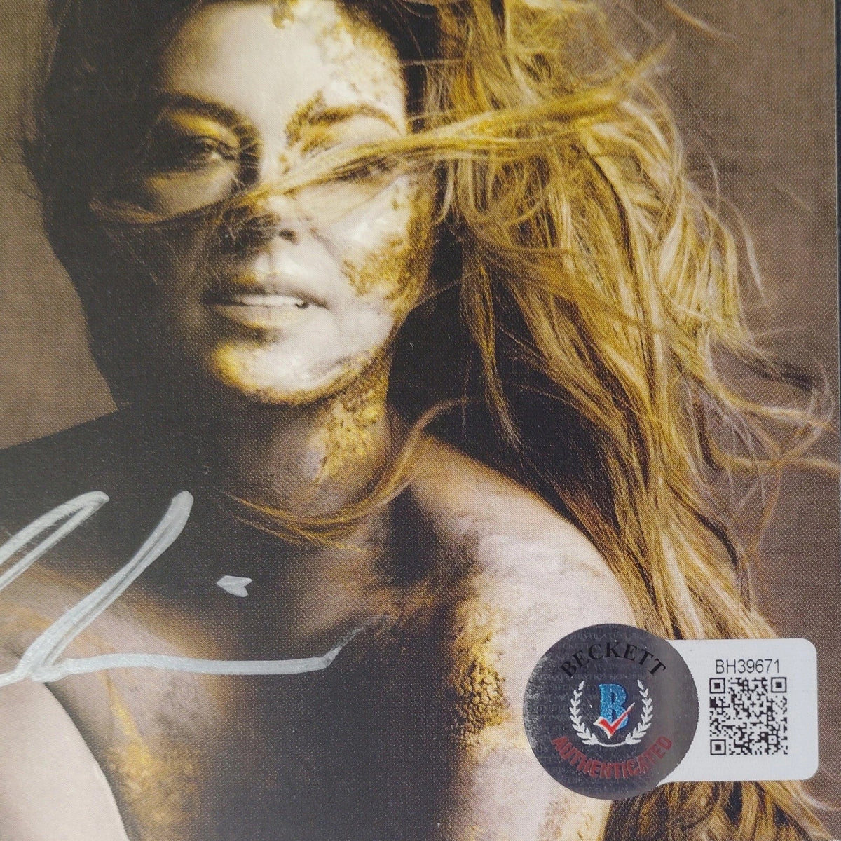 Shania Twain Signed Queen In Autograph Cd Beckett BAS